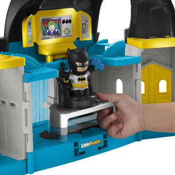 Fisher-Price® Little People® Dc Super Friends™ Batcave™ de Luxe - Image 4 of 6