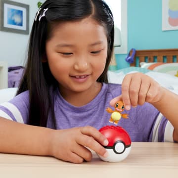 MEGA Pokémon Jogo de Construção Pokébola Evergreen Charmander - Image 2 of 6