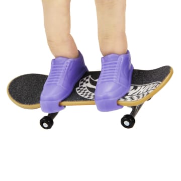 Hot Wheels Skate Vehículo de Juguete Patineta BIG AIR BAT™ con Tenis - Imagem 4 de 6