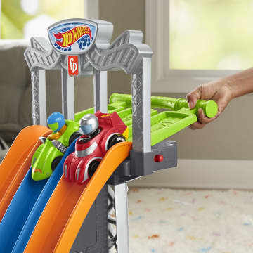 Little People Hot Wheels La Tour des Boucles de Course - Image 3 of 6