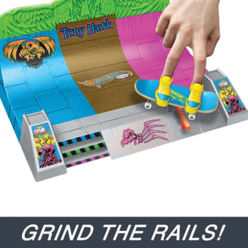 Hot Wheels Skate Tony Hawk Hq Skatepark With 2 Exclusive Fingerboards And 2 Pairs Of Skate Shoes - Imagen 3 de 6