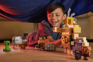 Minecraft Legends Figura de Acción Guardia del Portal 10