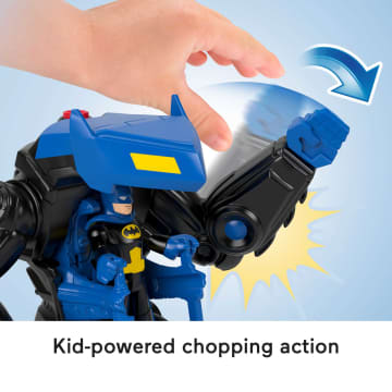 Imaginext DC Super Friends Batman Battling Robot, 3-Piece Figure Set With Lights For Preschool Kids - Imagen 4 de 6