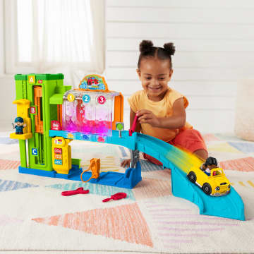 Fisher-Price Little People Coffret de Jeu Le Garage Lumineux - Image 5 of 6