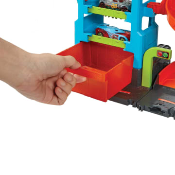 Hot Wheels City Pista de Brinquedo Lava-rápido Mega Torre - Image 4 of 6