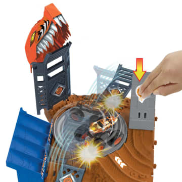 Hot Wheels Monster Trucks Pista de Juguete Arena de Demolición Semi-Finales Tiger Shark - Imagem 4 de 6