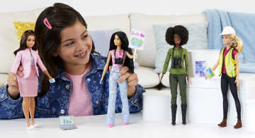 Barbie Eco-Leadership Team 4 Doll Set, Recycled Plastic (Except Head & Hair) - Imagen 2 de 6