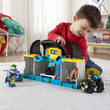 Fisher-Price® Little People® Dc Super Friends™ Batcave™ de Luxe - Image 2 of 6