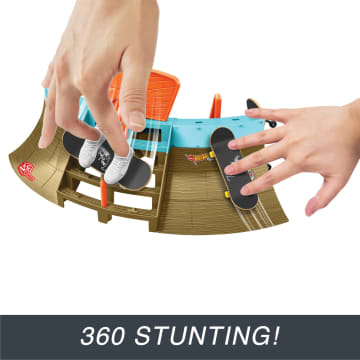 Hot Wheels Skate Stadium Set With Exclusive Fingerboard And Skate Shoes - Image 2 of 5