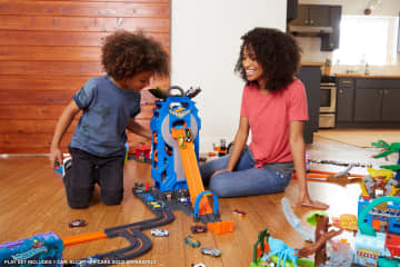 Hot Wheels MEGA Garage Play Set Mattel