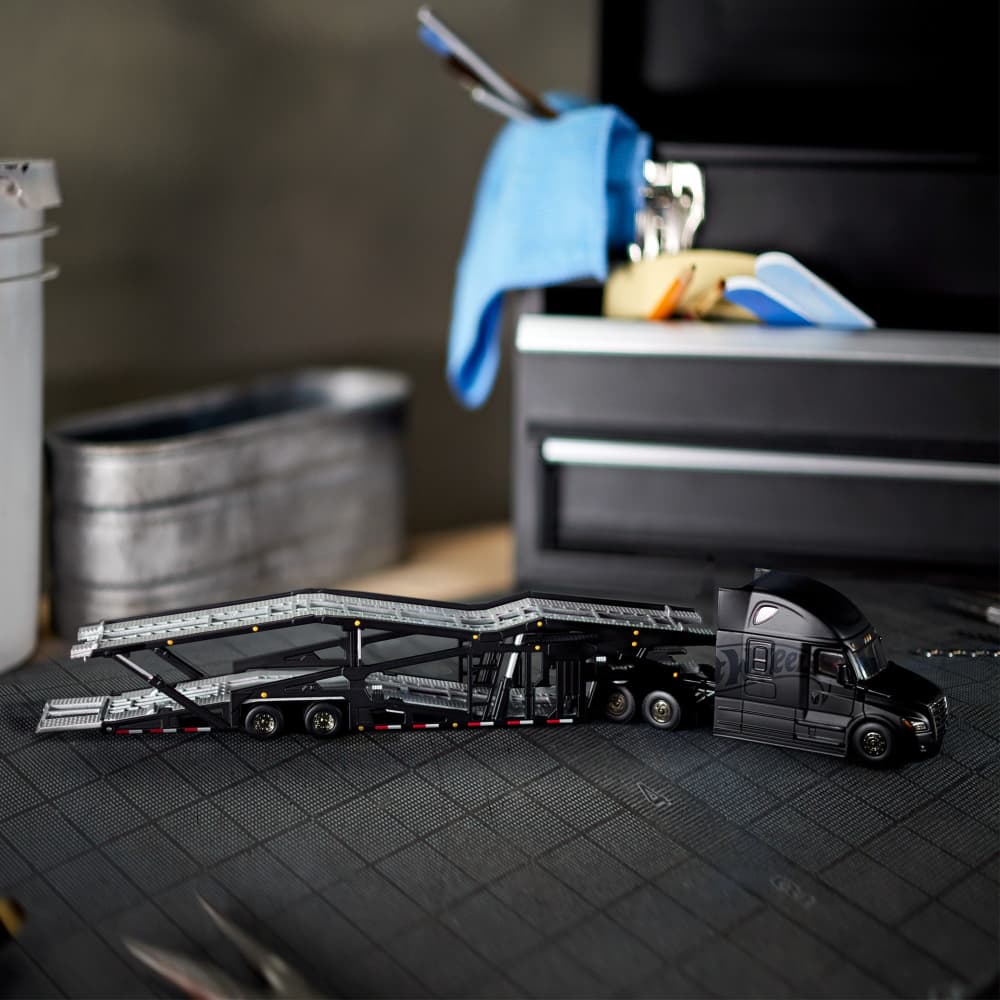 Hot Wheels Elite 64 Freightliner Cascadia | Mattel Creations