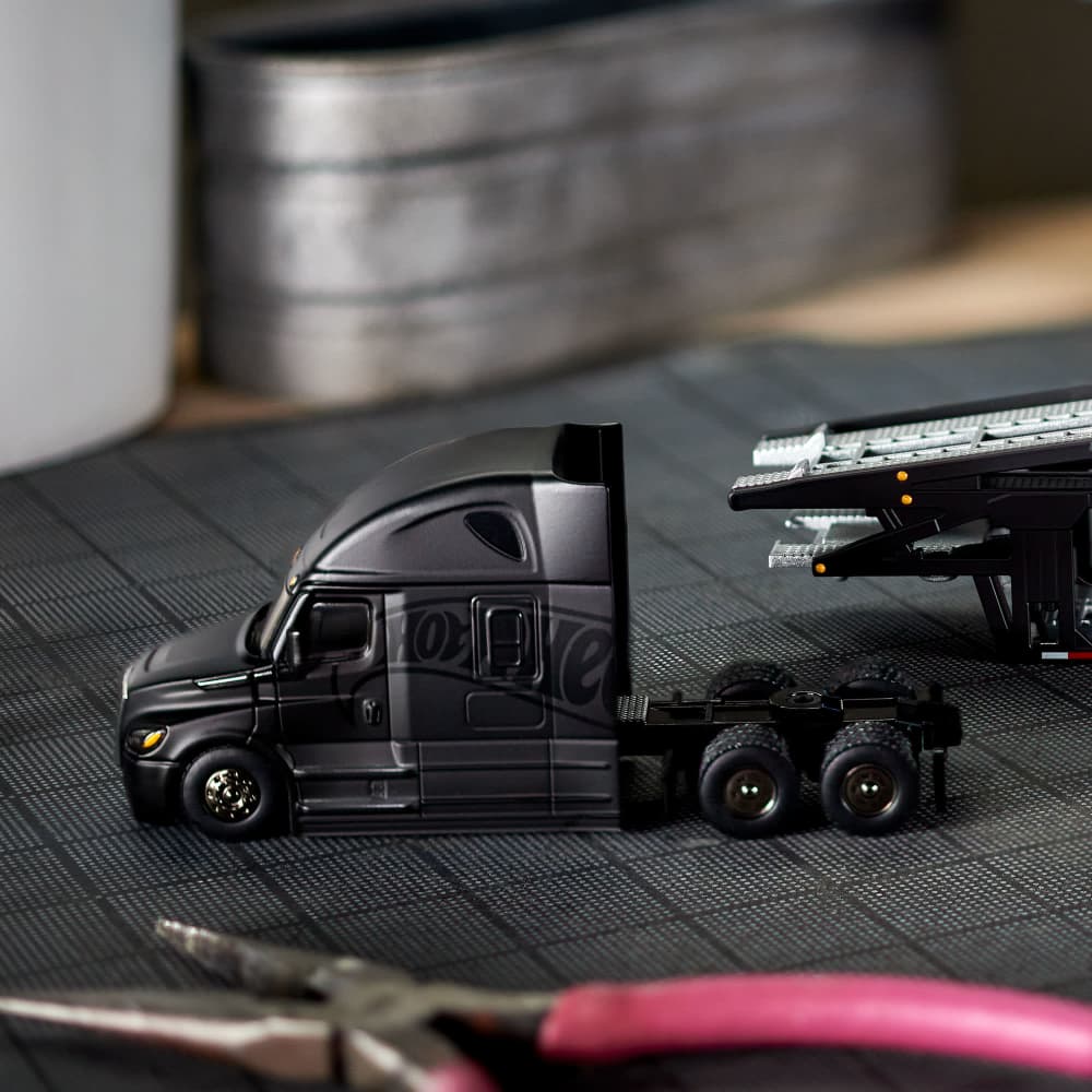 Hot Wheels Elite 64 Freightliner Cascadia | Mattel Creations