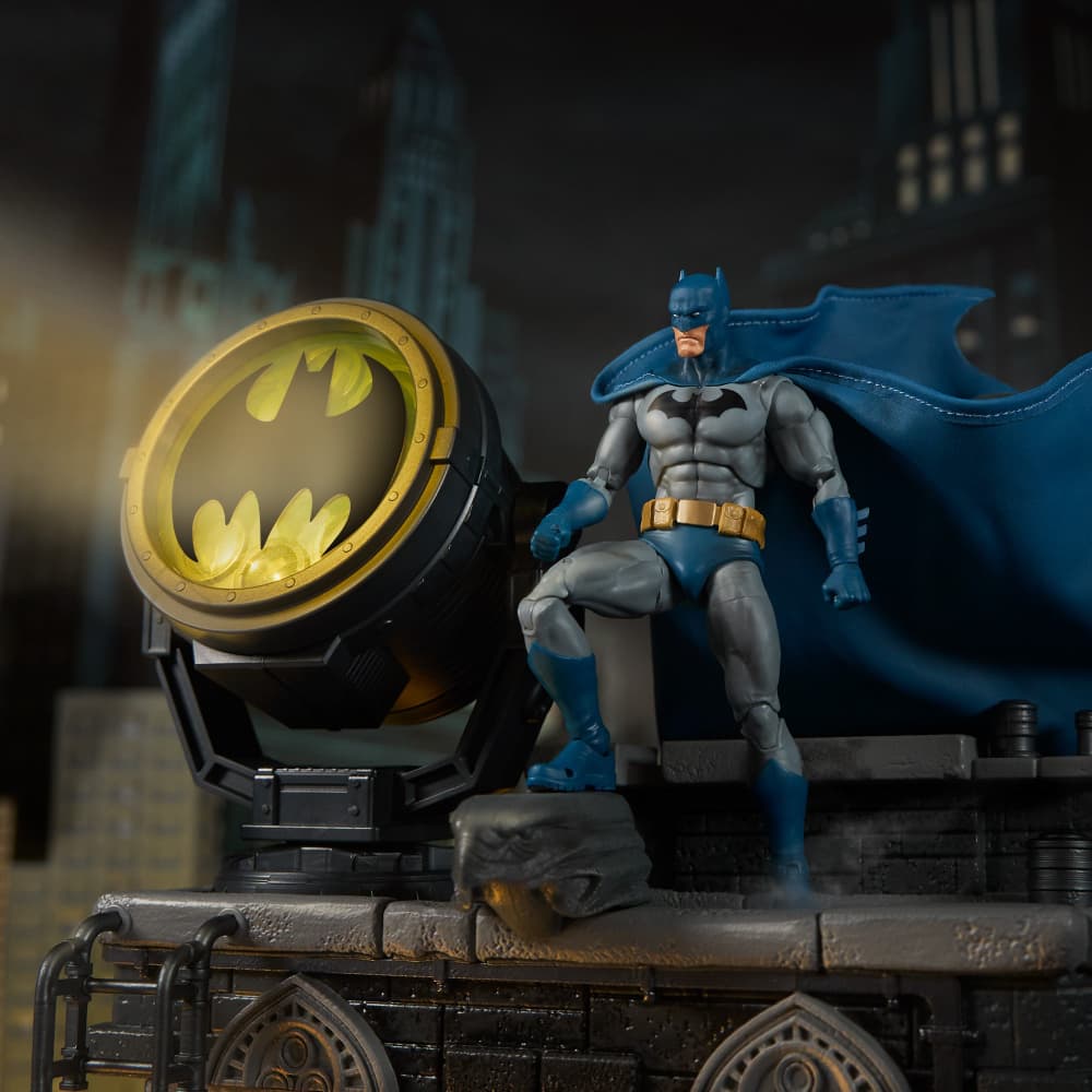 DC Premium Batman: Hush Rooftop Bat-Signal Diorama Set | Mattel Creations