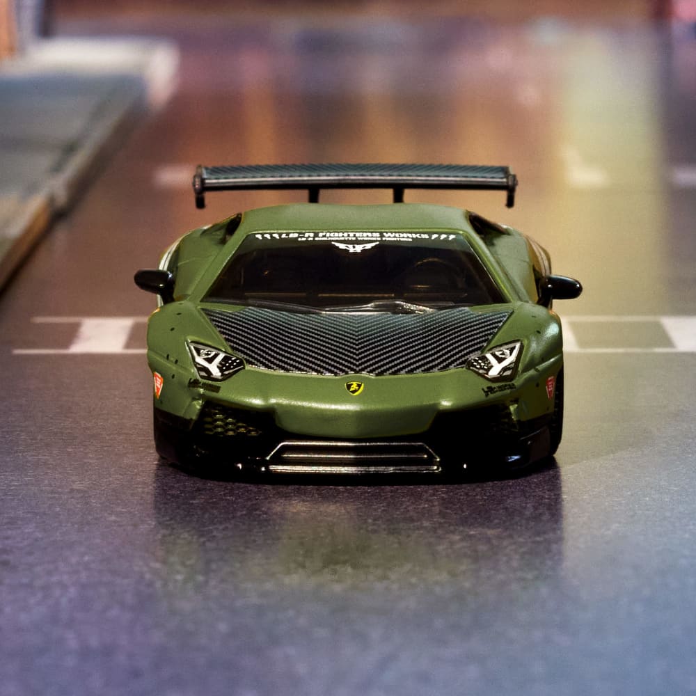 Hot Wheels Elite 64 LBWK Lamborghini Aventador LP 700-4 | Mattel