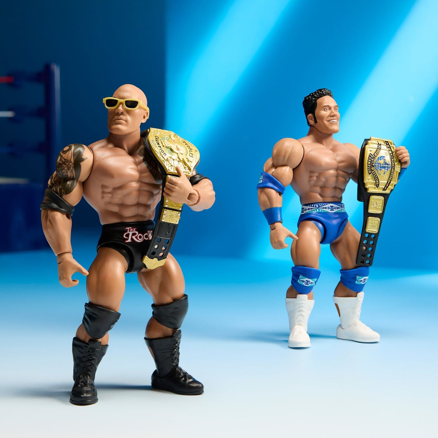 WWEスーパースター　ザ・ロック　２バージョンのフィギュア　ROCK SOLID WWE Superstars Rocky Maivia and The Rock Action Figures | Mattel