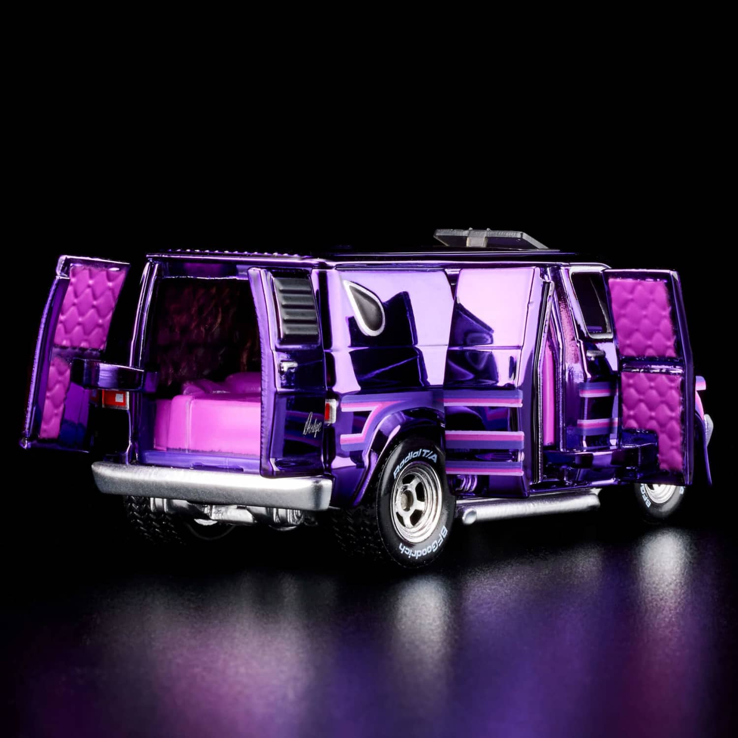 Hot Wheels RLC Exclusive '70s Dodge Tradesman Van | Mattel Creations