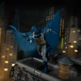 DC Premium Batman: Hush Rooftop Bat-Signal Diorama Set