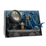 DC Premium Batman: Hush Rooftop Bat-Signal Diorama Set