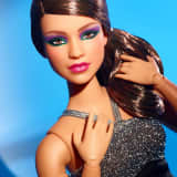 Barbie Signature Barbie Looks Doll (Curvy, Brunette)