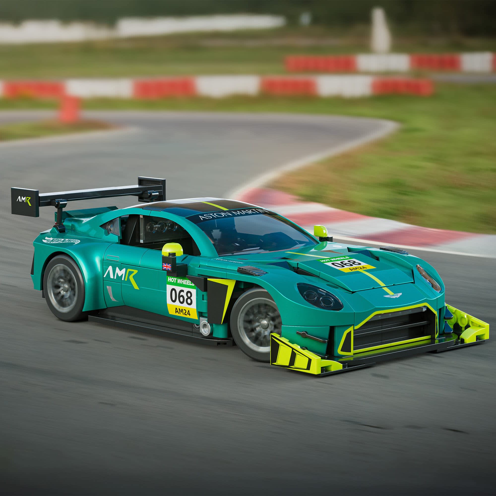 Hot Wheels ’24 Aston Martin Vantage GT3 Building Set