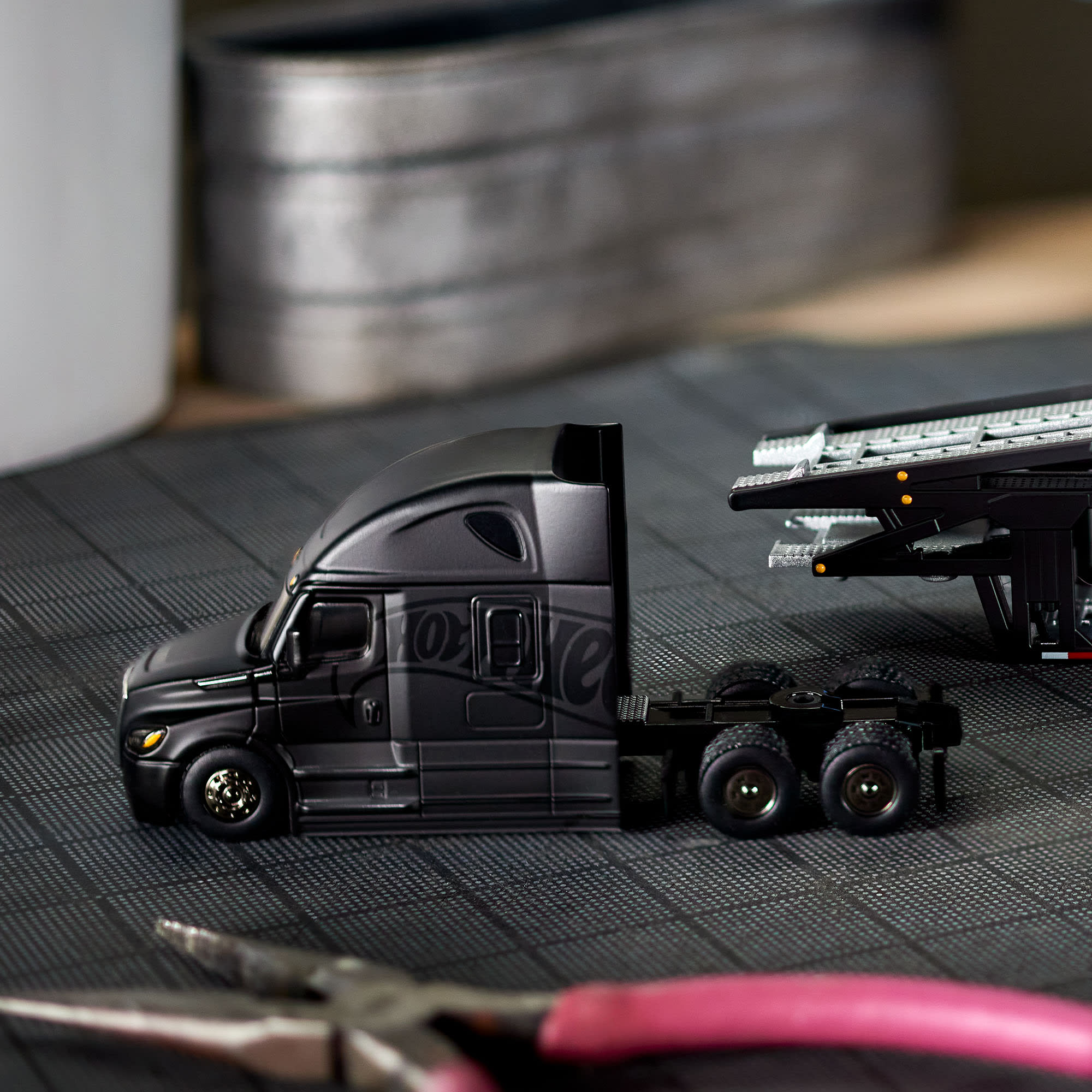 Hot Wheels Elite 64 Freightliner Cascadia | Mattel Creations