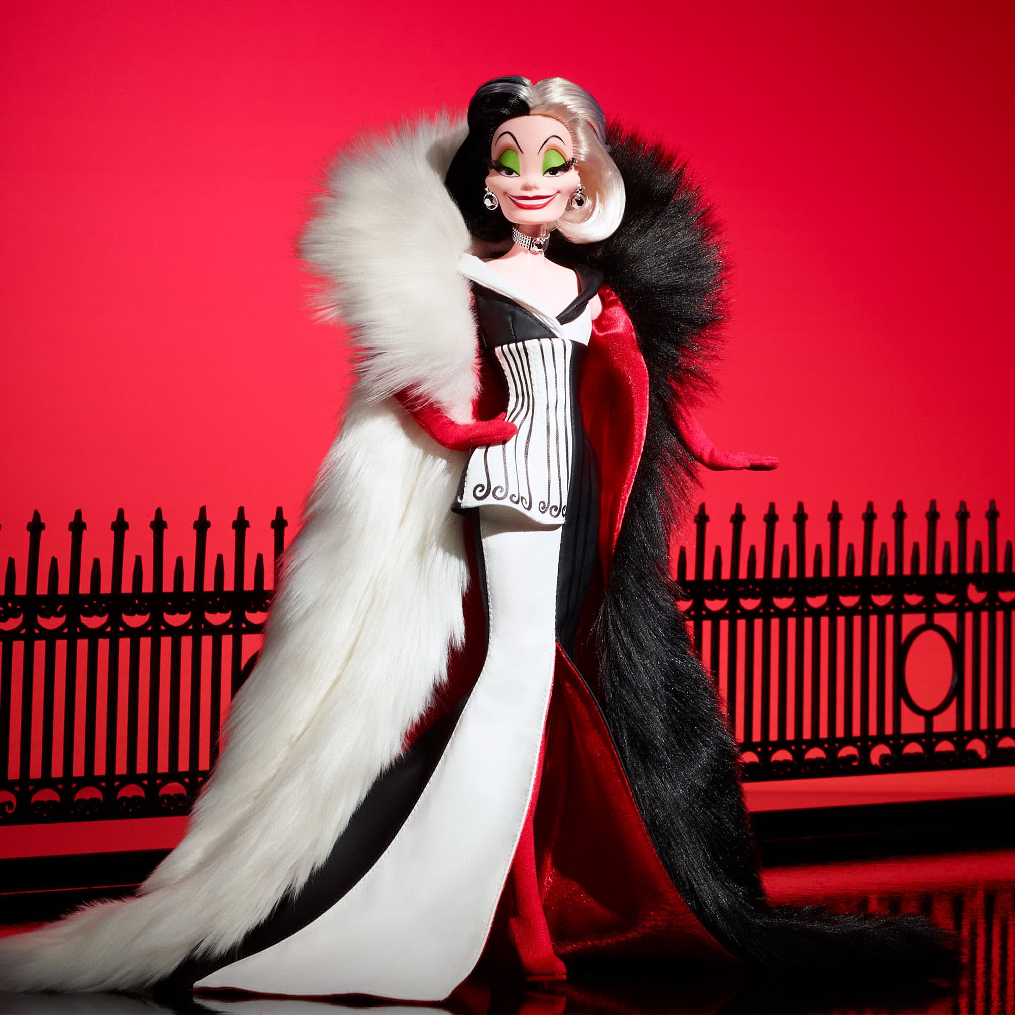Disney Darkness Descends Cruella De Vil Doll
