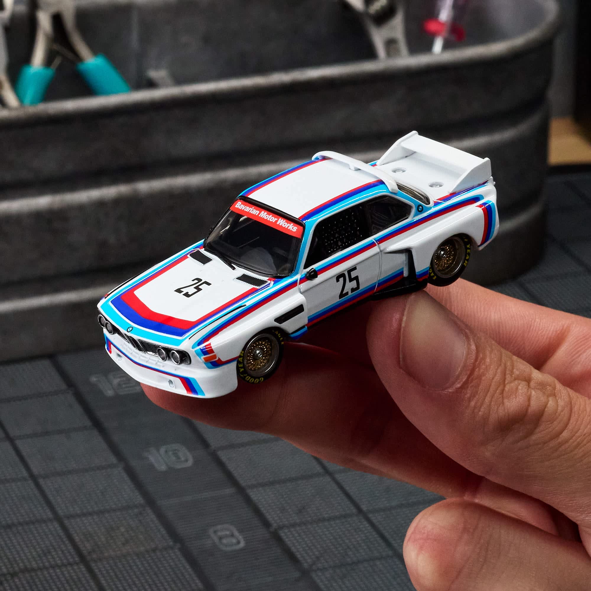 Hot Wheels Elite 64 1975 BMW 3.0 CSL Race