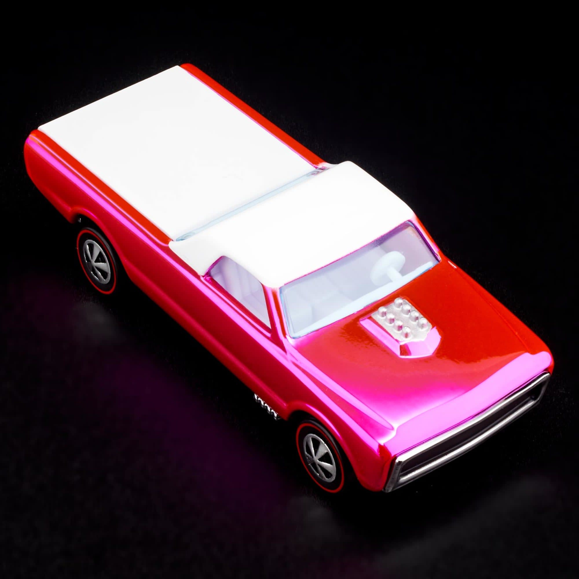 RLC EXCLUSIVE 2022 PINK EDITIONS CUSTOM FLEETSIDE™