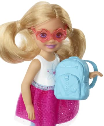 Barbie® Seyahatte Chelsea Bebek ve Aksesuarları