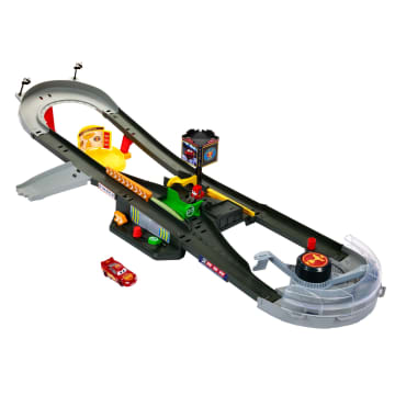 Conjunto De Juego Pista De Carreras Copa Pistón De Disney Pixar Cars, Conjunto De Pista A Escala 1:55 Con Coche De Juguete - Image 1 of 6