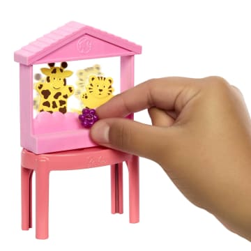 Barbie Skipper Eerste Baantjes Dagopvang Speelset, Met 3 Poppen, Meubels En Meer Dan 15 Accessoires - Bild 4 von 6