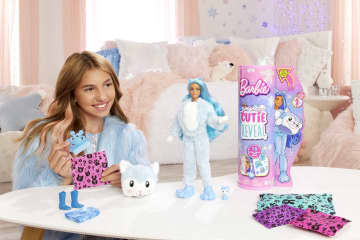 Barbie Cutie Reveal Magia D'Inverno Bambola Con Costume Da Husky Di Peluche - Image 2 of 6