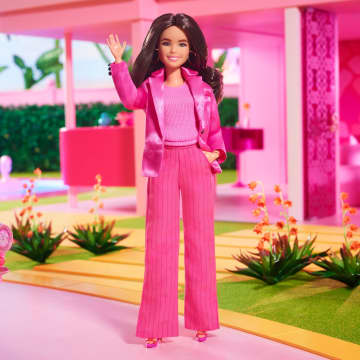 Barbie The Movie - Gloria, bambola da collezione con completo rosa a tre pezzi - Image 2 of 6