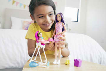Barbie® Bebek Bakıcısı Bebeği ve Aksesuarları Oyun Setleri, Parti Temalı (Uzun Saçlı Bebek)