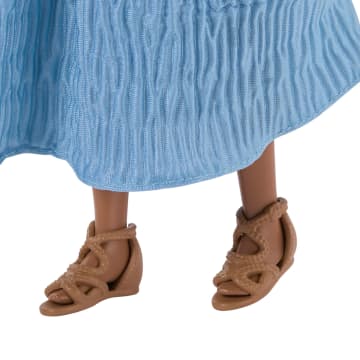 Disney De Kleine Zeemeermin Ariel, modepop op-het-land, in haar beroemde blauwe jurk