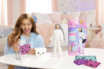 Barbie Cutie Reveal Snowflake Sparkle Et Costume D’Ours Polaire Doux - Image 2 of 8