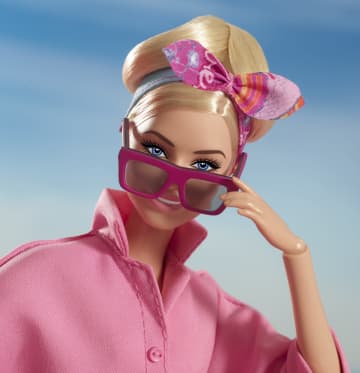 Barbie The Movie Doll, Margot Robbie as Barbie, Collectible Doll Wearing  Pink Power Jumpsuit, Sunglasses and Hair Scarf, HRF29