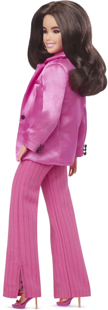 Barbie The Movie - Gloria, bambola da collezione con completo rosa a tre pezzi - Image 5 of 6