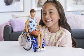 Barbie Fashionistas Ken Lalka Z Wózkiem Inwalidzkim I Rampą