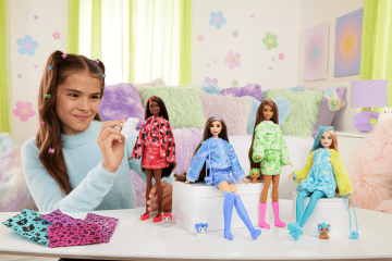 Barbie Cutie Reveal Şirin Kostümler Serisi; Bebek Ve 10 Sürpriz Aksesuar, Kırmızı Panda Kostümlü Kedicik - Image 2 of 6