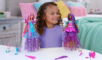 Muñeca Barbie con dos mascotas de cuento de hadas, Barbie Brooklyn de Barbie A Touch of Magic - Imagen 2 de 6