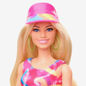 Barbie Le Film Poupée Barbie Du Film Poupée Patineuse Margot Robbie Incarne Barbie Vêtue D’Un Justaucorps, D’Un Cycliste Et De Rollers, Poupée De Collection - Image 4 of 13