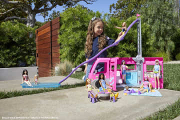Barbie Supercaravana Dreamcamper 2022 Coche para muñecas con tobogán y accesorios de juguete - Image 2 of 6