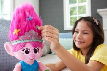 Peluche Hair Pops Reina Poppy Espectáculo Sorpresa, Inspirado En Trolls 3: Todos Juntos De Dreamworks, Con Luces, Sonidos Y Accesorios - Image 3 of 6