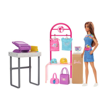 Barbie Εργαστήριο Μόδας Σετ Με Καστανομάλλα Κούκλα, Εργαλεία Για Δημιουργίες Με Φύλλα Αλουμινίου, Ρούχα Και Αξεσουάρ - Image 1 of 6
