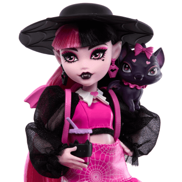 Monster High Draculaura, Modepop Met Dierenvriendje Graaf Fabulous En Accessoires