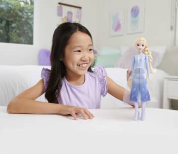 Disney Die Eiskönigin Spielzeug, Elsa-Modepuppe mit Accessoires - Bild 2 von 6