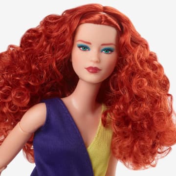 Barbie Looks 13 - Cheveux Roux Bouclés Et Tenue Color Block
