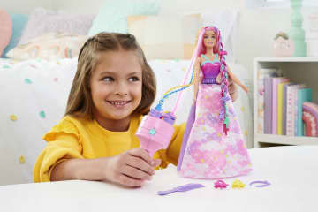 Barbie Dreamtopia Haarverzorgingspop, Met Haarstylingaccessoires, Waaronder Een Stylingtool