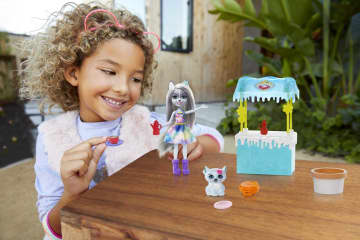 Enchantimals Warmin' Up Cocoa Stand With Hawna Husky & Whipped Cream Dolls
